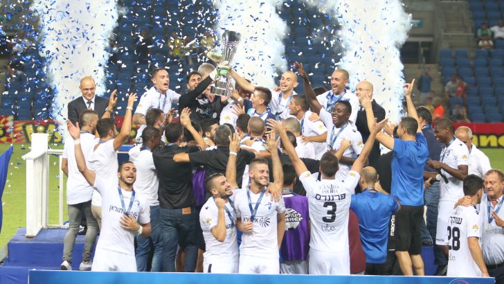 קש חוגגת זכייה בתואר הראשון של העונה