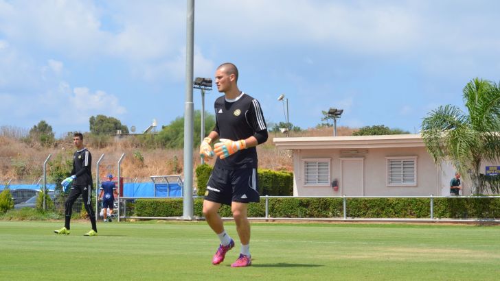 ראיקוביץ' בקרית שלום. אימון בכורה לסרבי