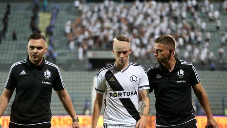 דודא החבוש יורד מהמגרש