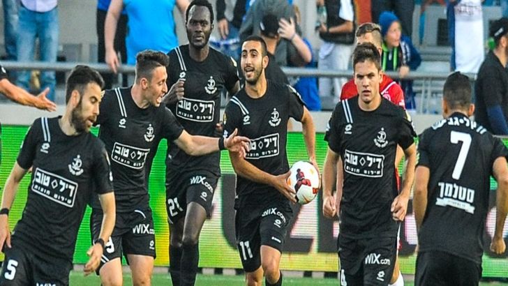 שחקני פת חוגגים שוויון