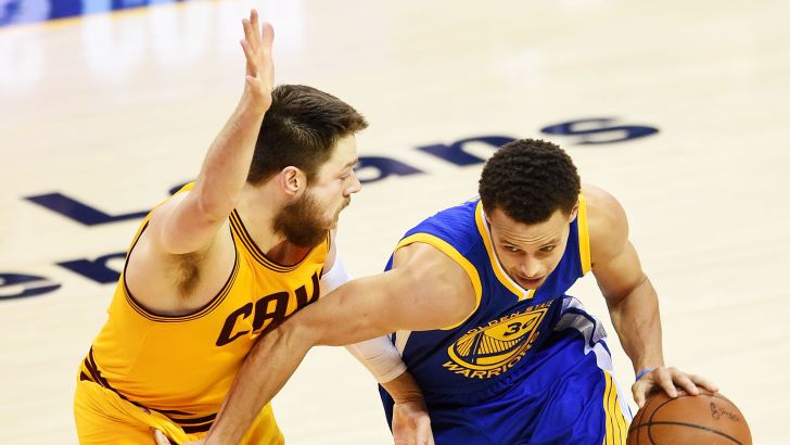 דלאבדובה מתסכל את קרי. משחק מפתח בסדרה כולה