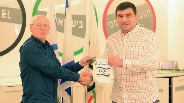 מוסולבס ולוסטיג. פגישת עבודה