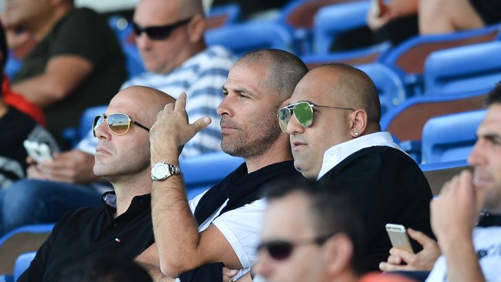 אברמוב (מימין)