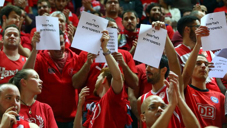 אוהדי הפועל תא. למצולמים אין קשר לכתבה