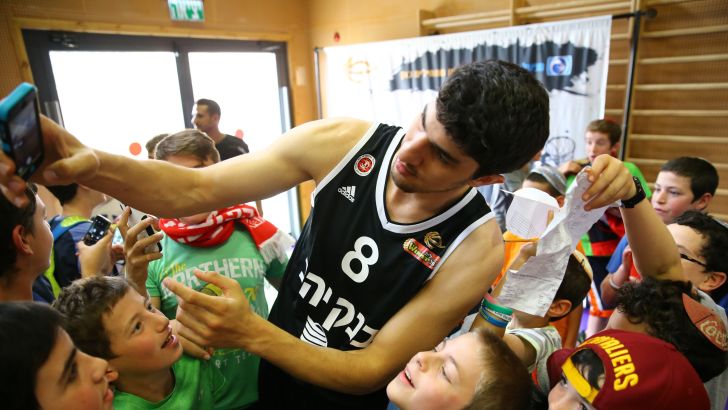 אליהו עם הילדים באפרת