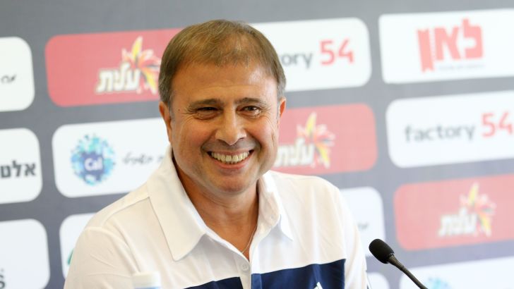 אלישע לוי מחויך. המטרה