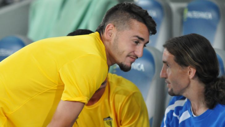 אצילי. קשה לראות את החברים