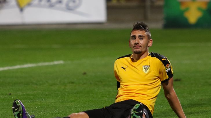 אצילי. הוא גמר עם ביתר