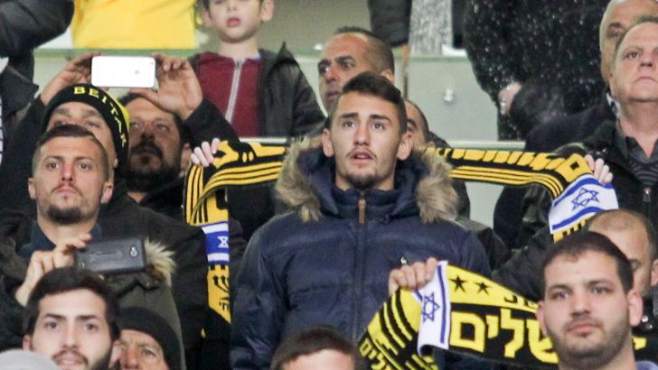 אצילי. יישלח ליציע או יפתח בהרכב?