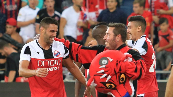 ארבייטמן. בעזרת הקהל נהיה בחלק העליון