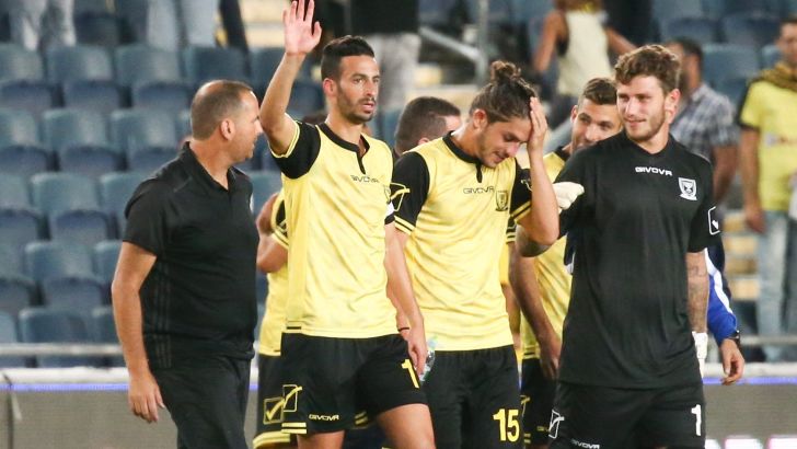 בן שמעון עם השחקנים