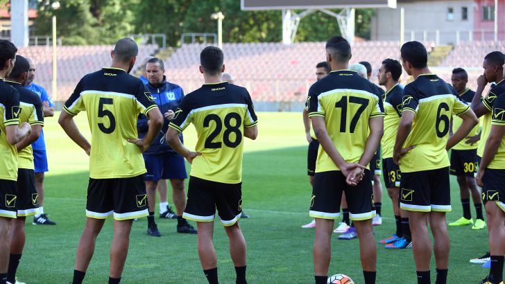 בן שמעון עם שחקני ביתר. מקווה לעקוץ במתפרצות