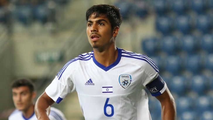 דור פרץ במדי הנבחרת הצעירה. שער בנגיחה