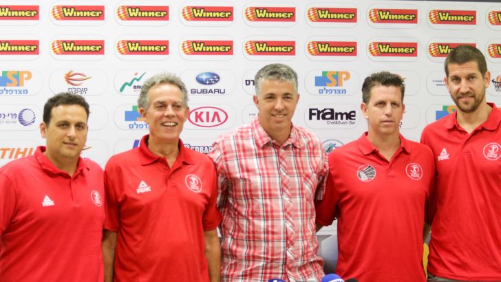 האדומים פתחו עונה