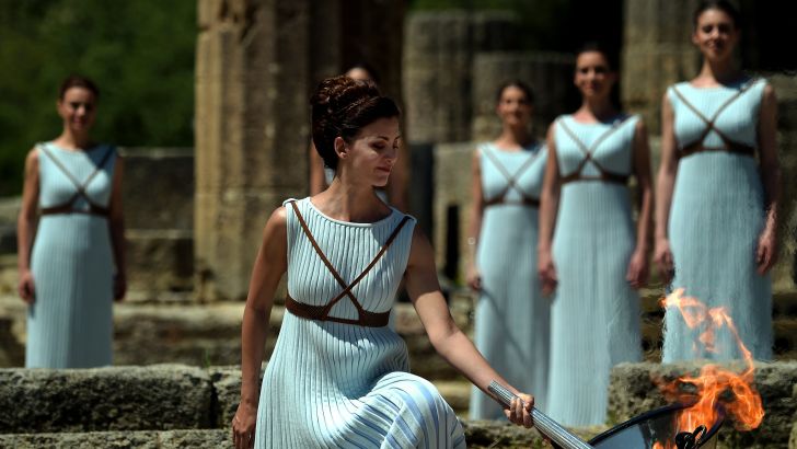 הדלקת האש ביוון