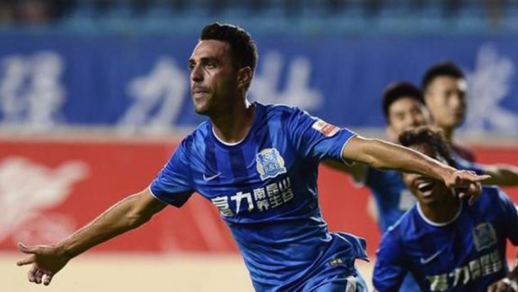 זהבי. ממשיך לעשות כותרות