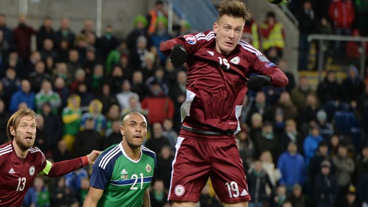 יאגודינסקיס עולה לכדור גובה