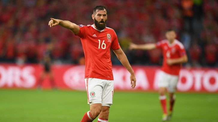 לדלי. היורו קודם לחתונה