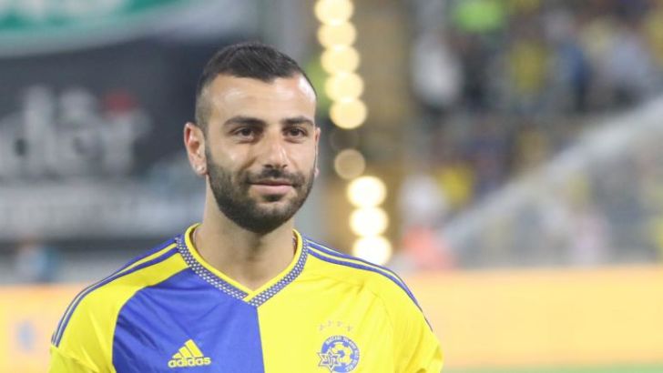 מחכים לו בבית. שלומי אזולאי