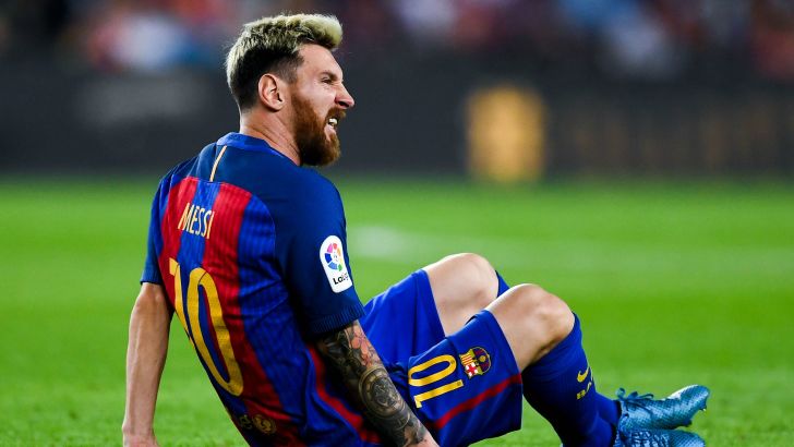 סיפור המשחק. מסי על הדשא אחרי הפציעה