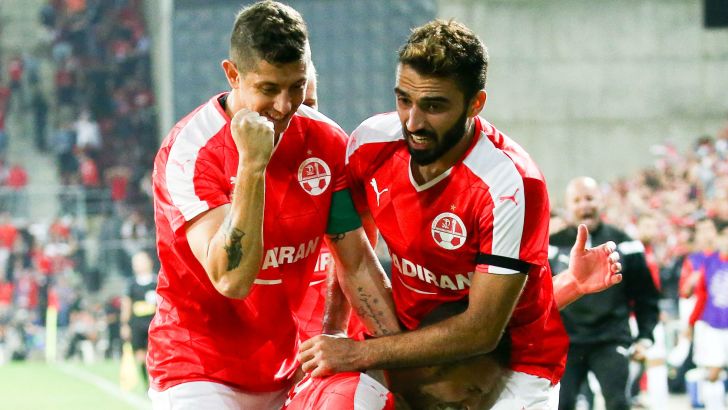 עדיין ללא הפסד בטרנר. שחקני בש חוגגים עוד ניצחון גדול