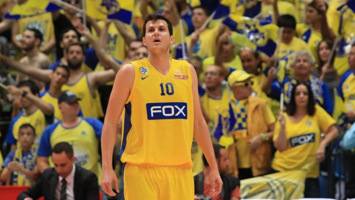 פניני. החטיא עם הבאזר והודח שנתיים ברציפות בחצי