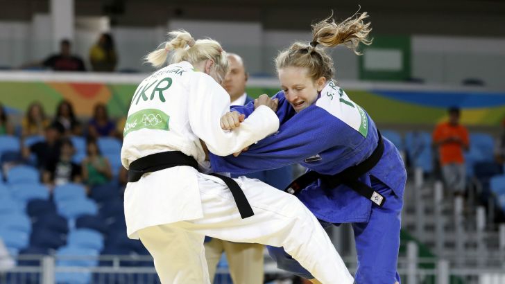 ראשוני. פתחה במרפק שמאל