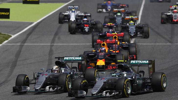 רגע התאונה בין המילטון לרוזברג