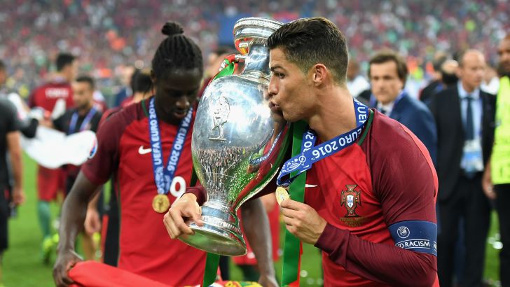 רונאלדו ואדר עם הגביע הנכסף