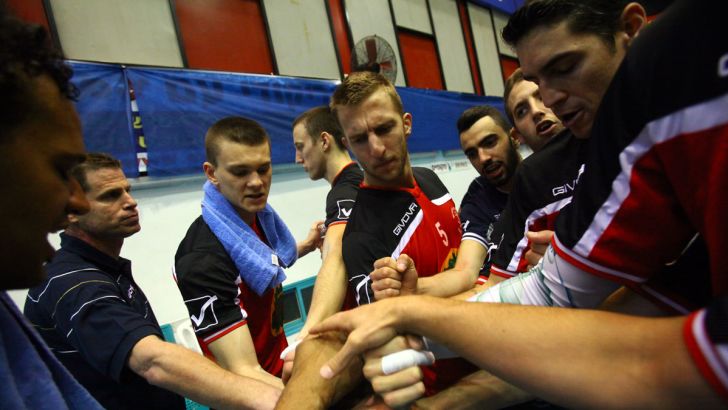 רחוקים ניצחון מאליפות אדומה