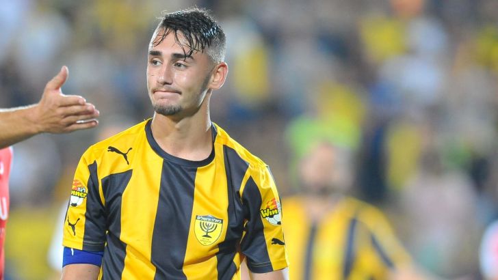 שוב בחוץ. אצילי