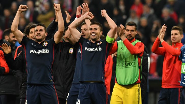 שחקני אתלטיקו חוגגים. עברו את ברצלונה ובאיירן