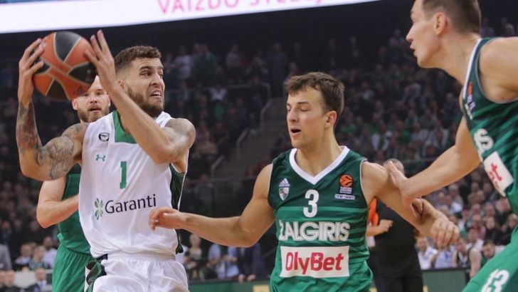 שחקניו של בלאט בדרך לניצחון