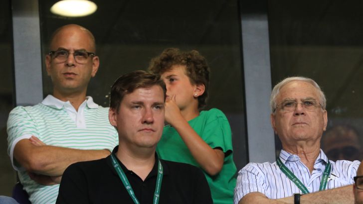 שחר וקרלסן. רק מאמן זר ישמור על חדר הלבשה סטרילי