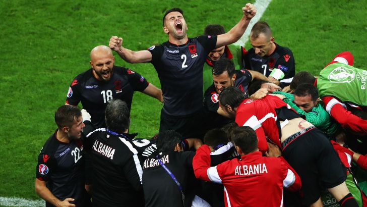 שער היסטורי וסיכוי לשמינית