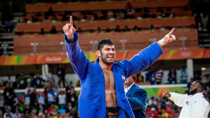 ששון אחרי הזכיה במדליה