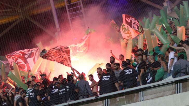 אבוקות ביציע. תופעה שיש לטפל בה באופן חמור יותר