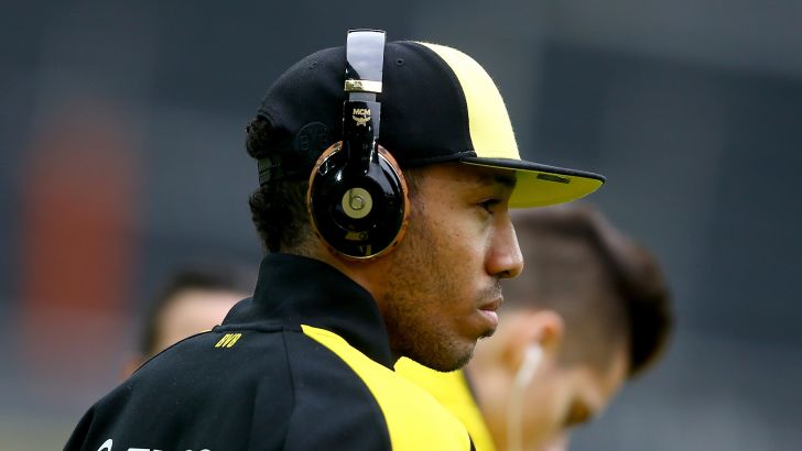 אובמיאנג. עזב בגיל נוער