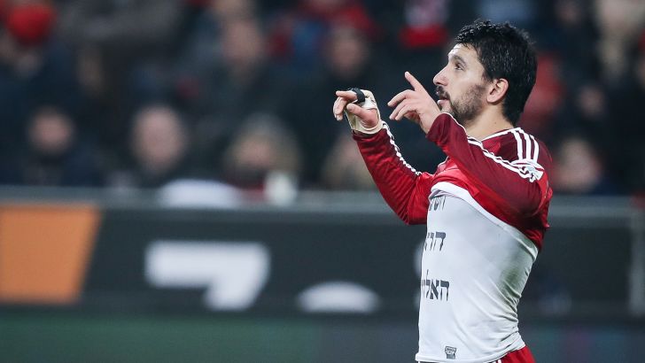 אלמוג כהן חוגג בדרך ייחודית