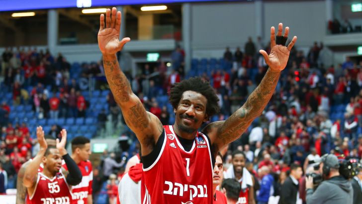 אמארה סטודמאייר. משחק פיזי