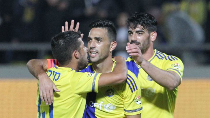 באנגליה ממשיכים לפרגן לקפטן הנבחרת