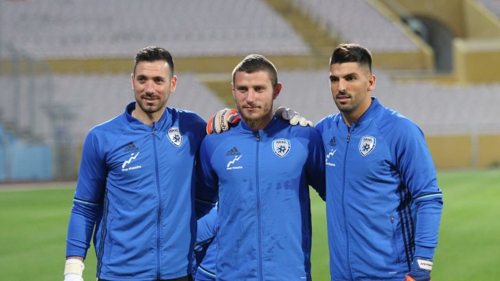 בניגוד לציפיות