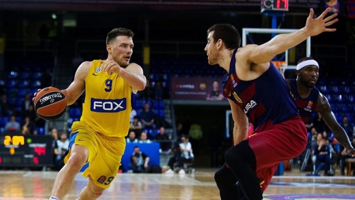 גל מקל מול ברצלונה