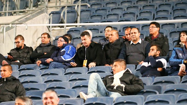 הנהלת סכנין בעת שירת ההימנון בבירה