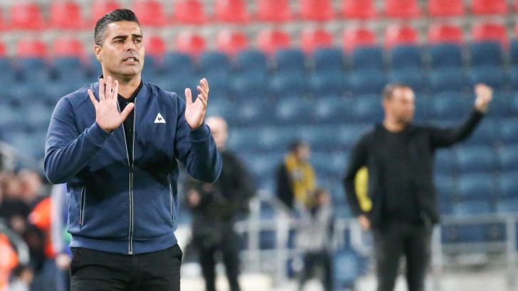 חיים סילבס. שם את ביתר מאחור