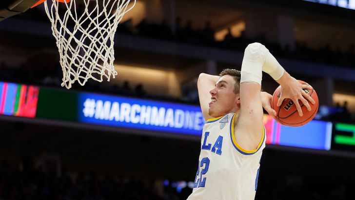 טי ג'יי ליף מככב. מי תלך עליו?