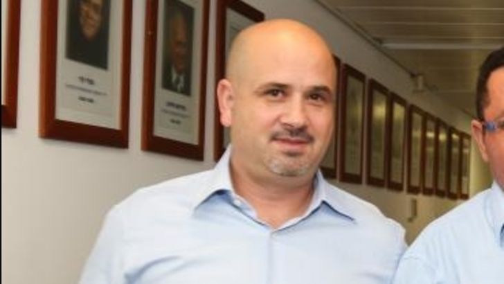 יור המנהלת החדש. חסון