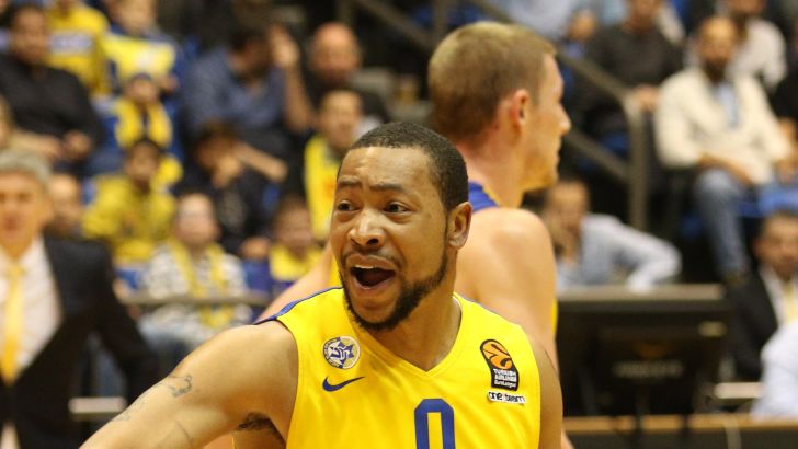 מזל שהוא הופיע