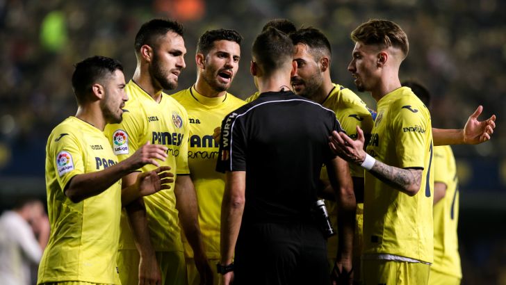 מנסנו תחת מתקפה גם במהלך המשחק