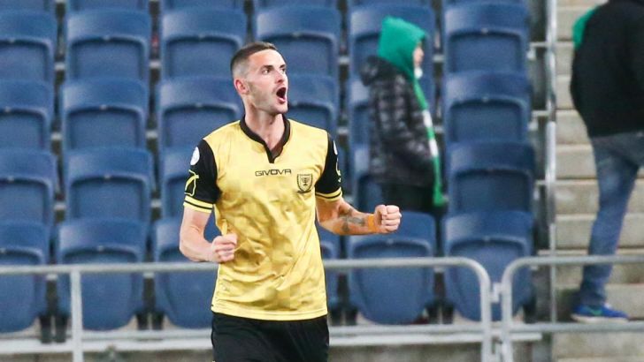 סאבו חוגג. ותודה לשכטר